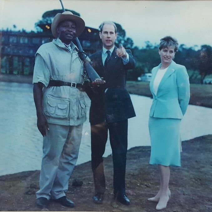 Amos Ndegwa Ndiu, Resident Hunter at Treetops Lodge for over 26 years, with Prince Edward and his wife Sophie, Countess of Wessex (Image Credit: Paukwa)